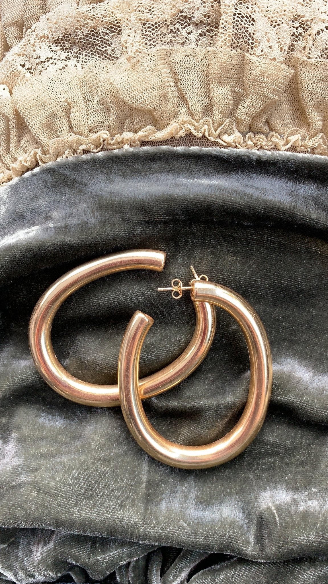 Miccy's | Golden Hoops | Gold Line Earrings