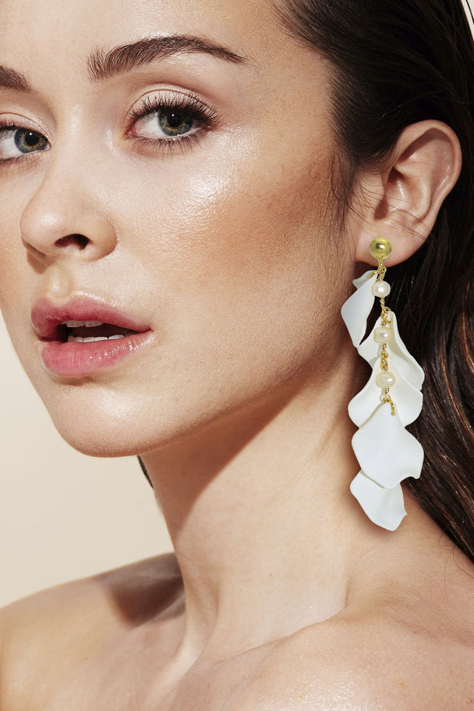 Miccy's | White Rosa | Resin Earrings